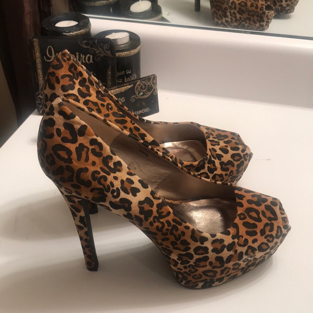 Peep toe leopard print